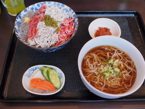 生と茹で桜エビ＆しらすの二色丼　ごはん屋さくら