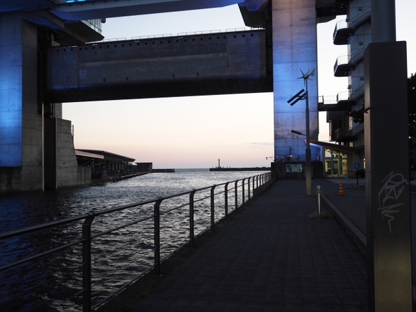 沼津の夕景おススメスポット　大型展望水門　”びゅうお”　