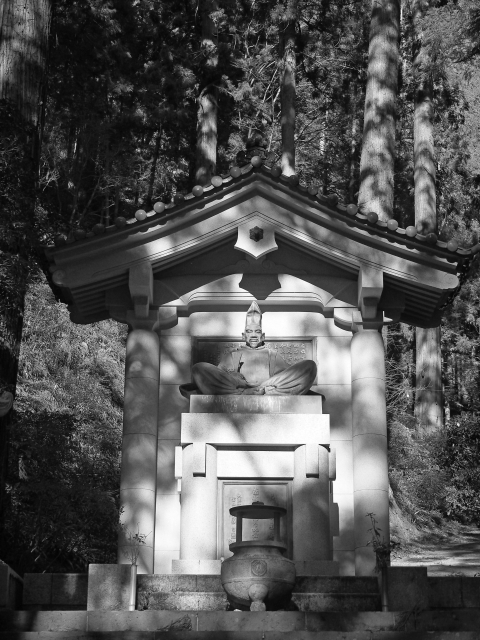 身延山久遠寺　三門より