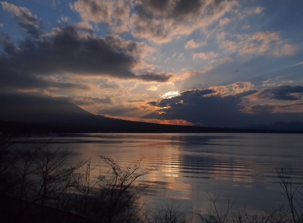 まだ春が来たばかりの山中湖
