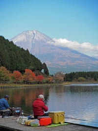 紅葉の田貫湖の釣り人　2017　秋