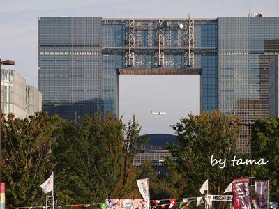 飛行機が　ビルの間を通過～♪　ｉｎ　お台場