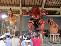 おごおご　バリの悪霊払いのお祭り　面白みこしＮＯ２