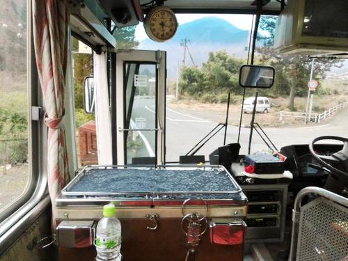 レトロなマイクロバス　　太鼓の懇親会で　梅ヶ島へ