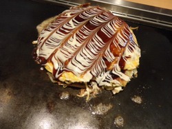 猫の額絵が　ほんわか♪　お好み焼き千房
