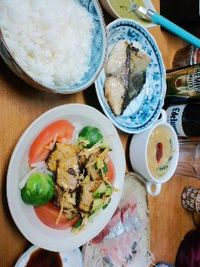 ビールと食事を楽しむ 2013/01/09 00:18:41