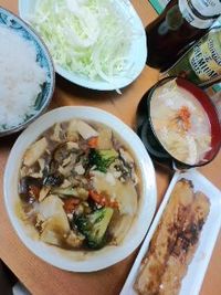ビールと食事を楽しむ 2013/02/21 23:00:52
