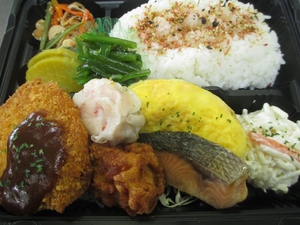 オムレツの入ったお弁当