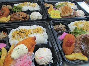 お弁当の配達中に
