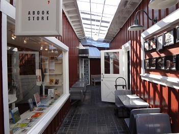 Brentwood Country Mart