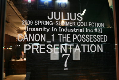 PHOTO：JULIUS 09SS INSTALLATION