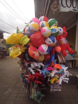バイクのおもちゃ屋さん♪