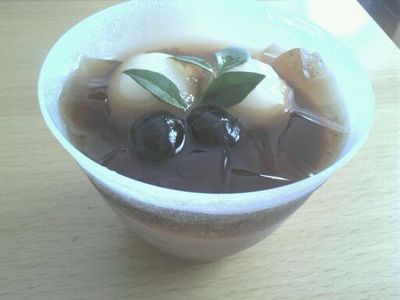 日南鶏モモ肉のソテーと牛ほほ肉の煮込み乗せ