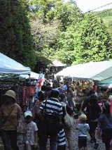 森、道、市場へ