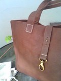 革のBAGとネックレス