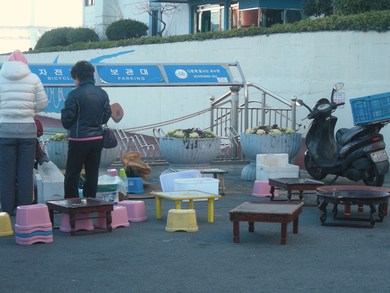 10.2.1（月）海沿い露天食堂で朝食を