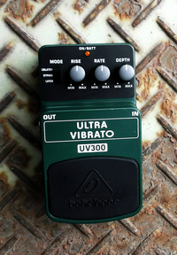 ベリンガーUV300