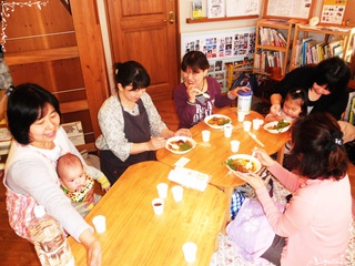 ６月１５日～７月中旬のえほん文庫予定一覧♪「デコパ上靴作り」「音楽療法コンサート」もあります