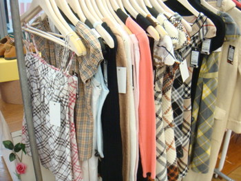 新入荷☆　BUEBERRY　ワンピ　ニット
