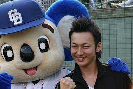 八代先生～始球式に登板！