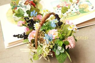 *春の野原の草花と香りをつめこんだカゴアレンジ*たとえば・・