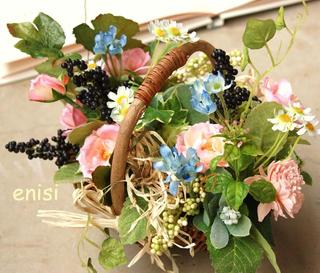 *春の野原の草花と香りをつめこんだカゴアレンジ*たとえば・・
