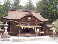 小國神社境内の拝殿