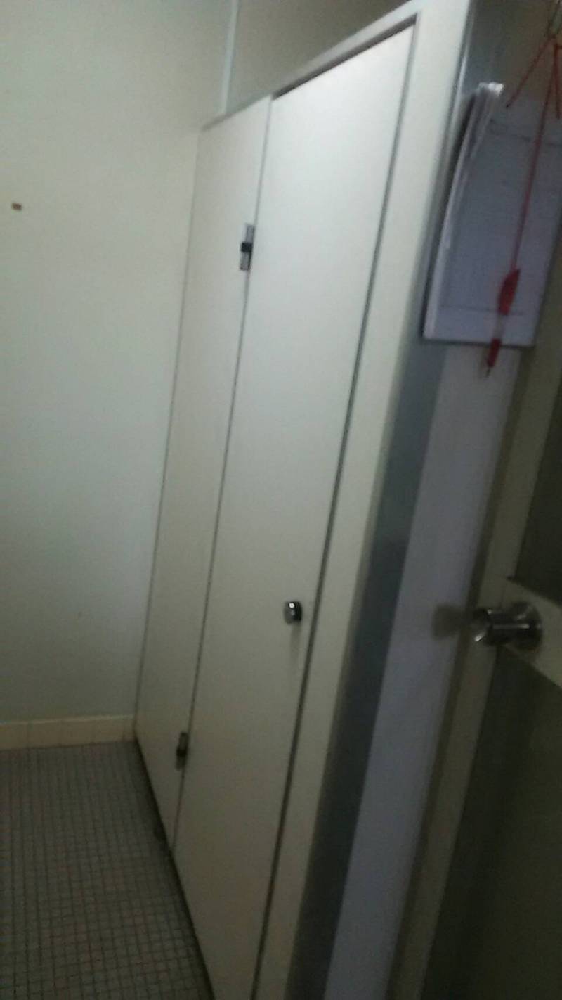 本社2階のトイレ改修工事を行いました