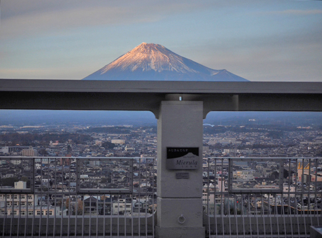 2016年12月9日の富士山　　富士市役所　ミエルラ　★リンク有
