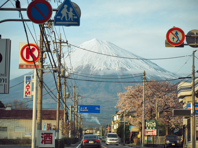 2016年4月6日の富士山　　県道180号富士山正面に見ながら２倍速ドライブ動画