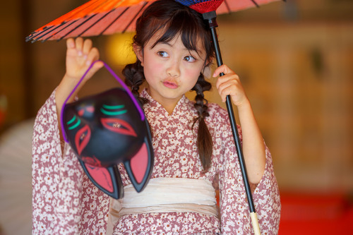 浴衣ポートレート子供 和傘キツネ面