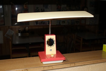 昭和レトロな卓上蛍光灯・電気スタンド　（古い家電製品・買い取り＆引き取り・売却　いたします）