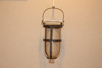 【通販・売却済】　古い病院で使われていたガラス製の吊り下げ点滴ボトル　