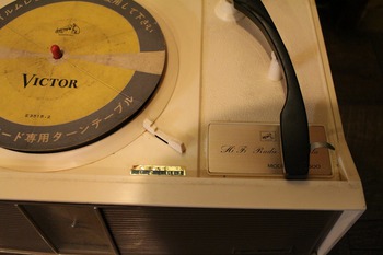 レトロなレコードプレーヤーその2　（ナショナルSF-345、ビクターRE-6600ラジオつき　古い昭和家電製品）
