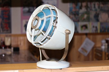 レトロな卓上・日立のACファン （アンティーク小型扇風機・換気扇 