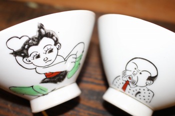 昭和30～40年代の子供用茶わん　（古い茶碗・鉄腕アトム・月光仮面・てなもんや三度笠）