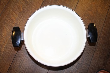 昭和レトロポップ・花柄 ホーロー両手鍋 　（フラワーカラー琺瑯ナベ・未使用品・買い取りします）