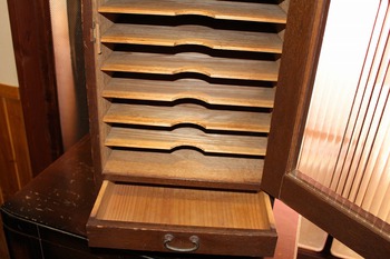 アンティーク・モールガラスの木製レコードケース （古いレコード収納