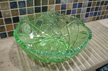 レトロな色ガラス皿・鉢・ボウル・氷皿　（昭和プレスガラス・古道具・ガラス製品・アンティーク食器）