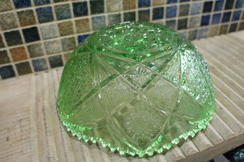 レトロな色ガラス皿・鉢・ボウル・氷皿　（昭和プレスガラス・古道具・ガラス製品・アンティーク食器）