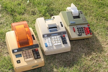 レトロな古い電卓 レジスター 加算機 記録計算機 │昭和レトロと古道具 