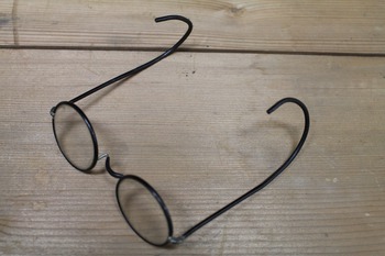 古いメガネ　（昭和レトロ雑貨・アンティークメガネ・古いフレーム眼鏡・古道具買い取ります）