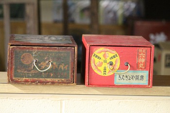 古い薬箱　（富山の置き薬・昭和レトロ雑貨・薬品ケース・アンティークケース・買い取りします）