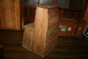 古い踏み台　（フラワースタンド・花台・飾りたな・階段箪笥）