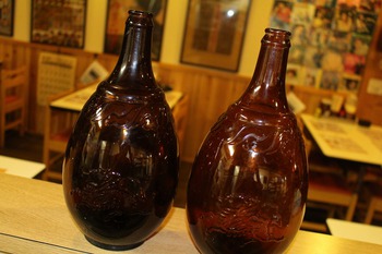 戦前・大きなキリンビールの空瓶　（昭和レトロ・古いカラビン・麒麟麦酒・アンティーク雑貨）