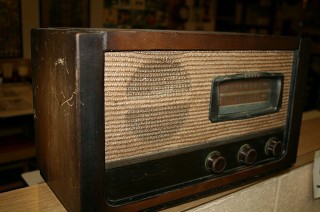 古い真空管ラジオ　（アンティークラジオ・骨董品）