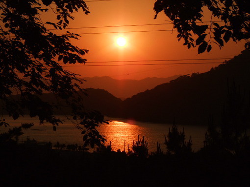 夕日の舘山寺