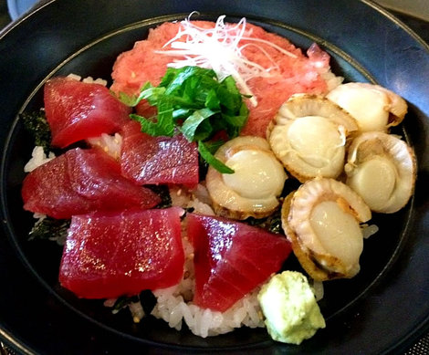 蒸しホタテ三色丼