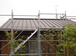 ★既設の屋根に太陽光発電システムパネル工事完成