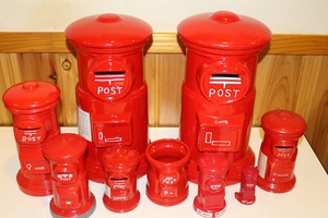 陶器製・赤いポストの貯金箱　（昭和レトロ雑貨・郵便局のコイン入れ・ハンコ入れ・ペン立て）